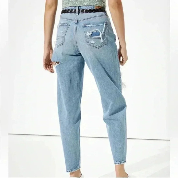 AEO American Eagle Relaxed Mom Jeans Daylight  Destroyed Size 8 High Waist NWT - Picture 8 of 12